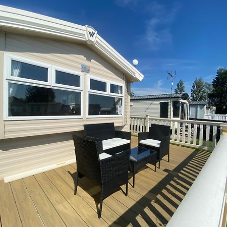 8 Bed Sun Decked Caravan Unlimited High Speed Wifi And Fun At Seawick Holiday Park Клактон-он-Си Экстерьер фото