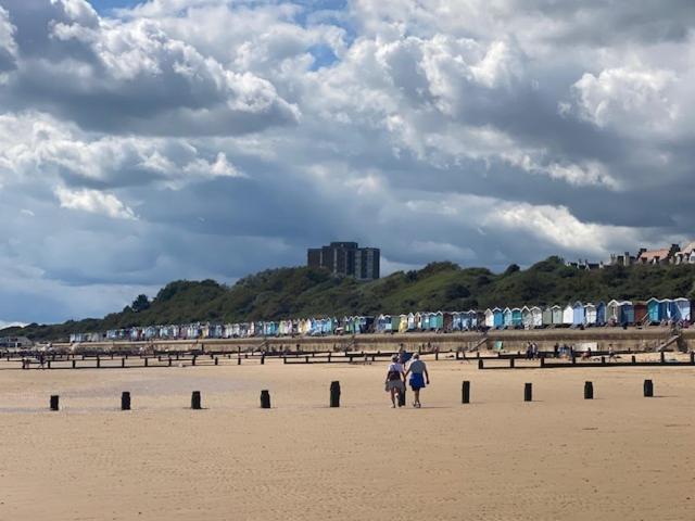 8 Bed Sun Decked Caravan Unlimited High Speed Wifi And Fun At Seawick Holiday Park Клактон-он-Си Экстерьер фото