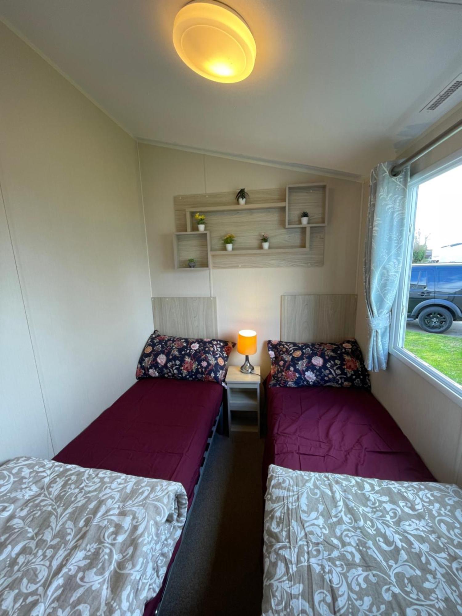 8 Bed Sun Decked Caravan Unlimited High Speed Wifi And Fun At Seawick Holiday Park Клактон-он-Си Экстерьер фото